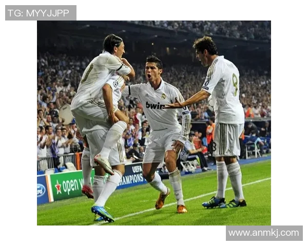 C罗与卡卡的巅峰对决回顾：足球传奇的精彩瞬间与技术较量