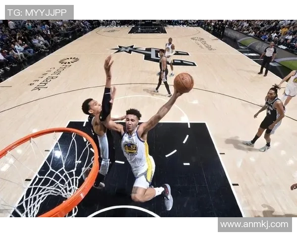 文班亚马首场比赛表现惊艳五次盖帽加隔扣字母哥引发热烈讨论