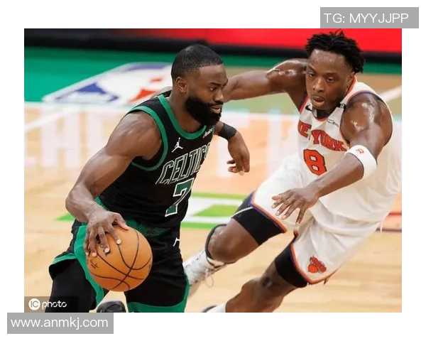 杰伦布朗如何在NBA赛场上展现领袖风范与卓越球技