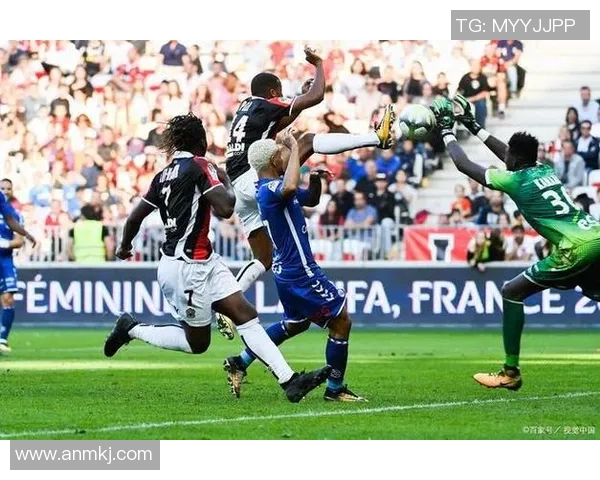 曼城与里昂全场比赛精彩回顾及关键时刻分析