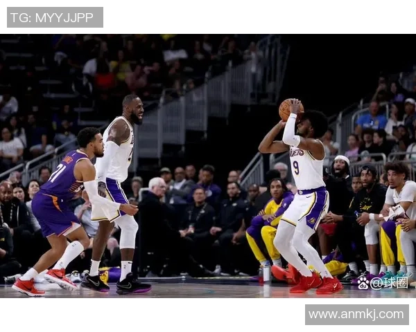 湖人对阵詹姆斯全场狂砍33分精彩表现引发球迷热议